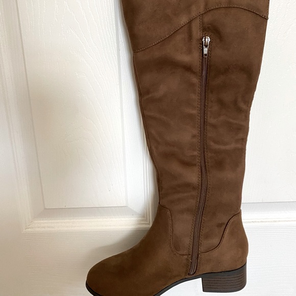 Knee high boots - Picture 2 of 2